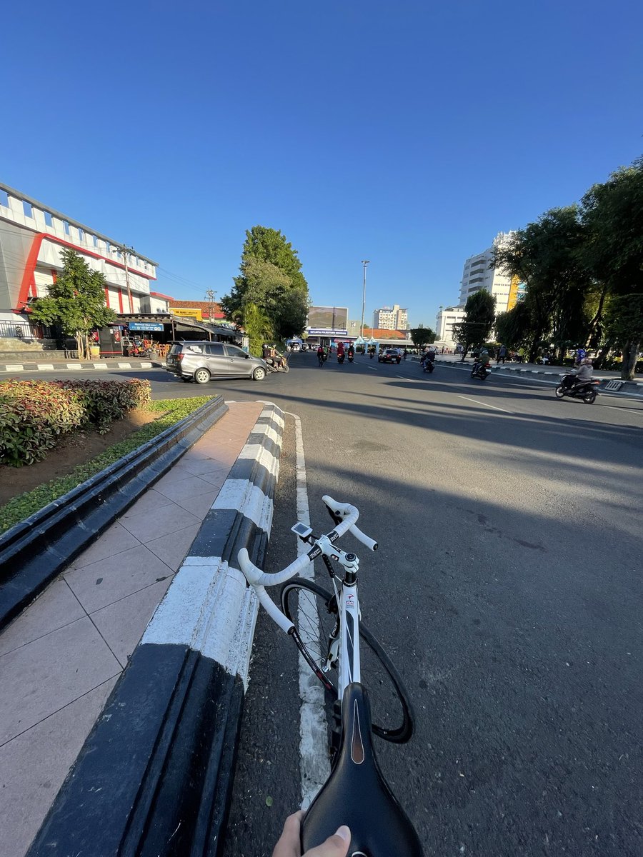 1jalll's tweet photo. Gowes Simpang lima semarang 
#semarang #jawatengah https://t.co/e8hKZK4KOa
