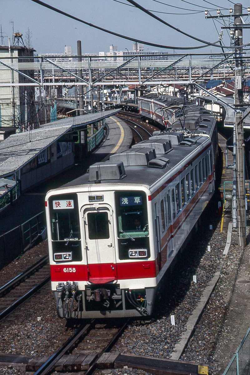 TakaakiHoriuchi's tweet photo. 1989年3月 堀切にて
当時、荒川の土手の上とか堀切駅は家から近いということでよく撮りに行きました。
#東武1720系 #東武5700系 #東武6050系 #東武10000系 https://t.co/izzQCjU7ND