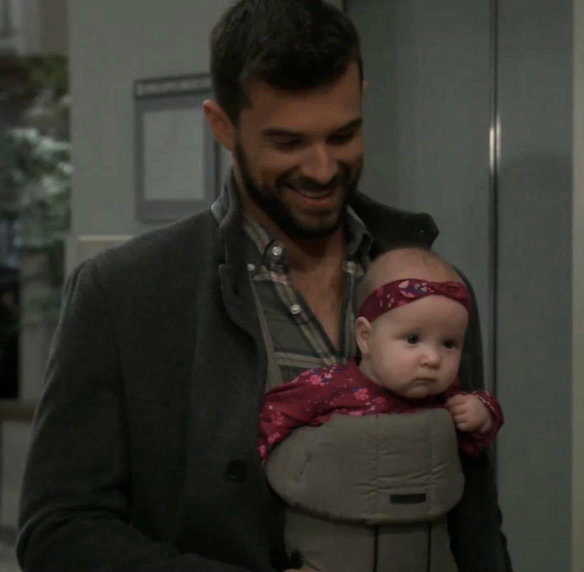 ChalynnForever_'s tweet photo. Bailey Lou and her daddy chase GodDaddy Chase #GH #Throwback #GH16K #BabyBaileyLou #UncleChase #GodDaddyChase https://t.co/eQMprjWZmm