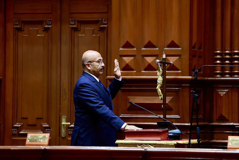 OscarReto62's tweet photo. Sí, juro. 🇵🇪

A los trece años juré por primera vez servir a mi patria. Hoy renuevo ese compromiso desde una nueva responsabilidad, con la misma entrega, integridad y amor por el Perú.

La misión cambia, pero mi compromiso sigue intacto: servir a nuestro país y a cada uno de ustedes.

¡Que Dios bendiga al Perú! 🇵🇪

Créditos fotográficos: Congreso de la República del Perú

#OscarRetoOtero #CongresodelaRepública #VivaElPerú