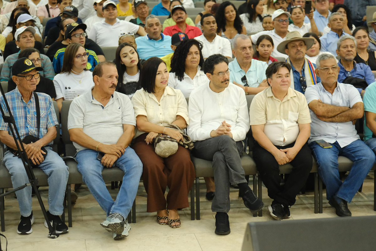 IvanCepedaCast's tweet photo. MI INTERVENCIÓN DE HOY EN VALLEDUPAR 

Invité a las organizaciones sociales, a la gente del Pacto Histórico y de la Alianza por la Vida de Cesar a participar en el acto que haremos el 7 de agosto en Barranquilla. 

https://t.co/tR0zRp0xHs https://t.co/MHjAeHGeFi