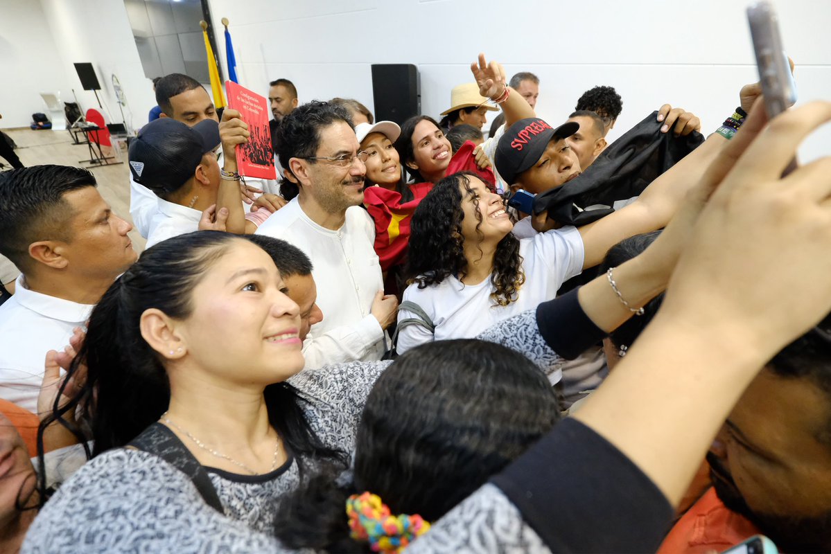IvanCepedaCast's tweet photo. MI INTERVENCIÓN DE HOY EN VALLEDUPAR 

Invité a las organizaciones sociales, a la gente del Pacto Histórico y de la Alianza por la Vida de Cesar a participar en el acto que haremos el 7 de agosto en Barranquilla. 

https://t.co/tR0zRp0xHs https://t.co/MHjAeHGeFi