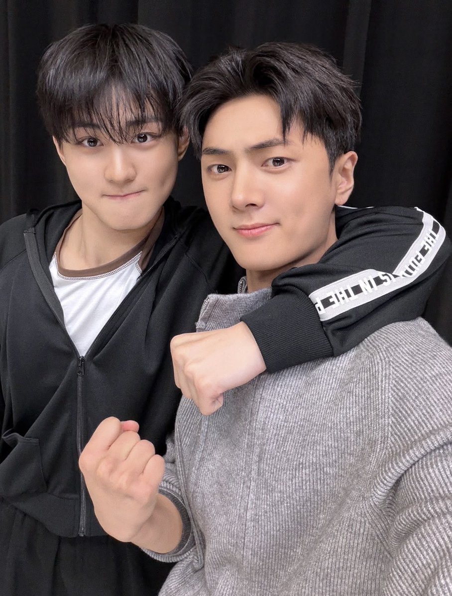 ir0hnz's tweet photo. ele é literalmente o mix perfeito de jaywon. ele saiu do jungwon https://t.co/svg3cGL0CE