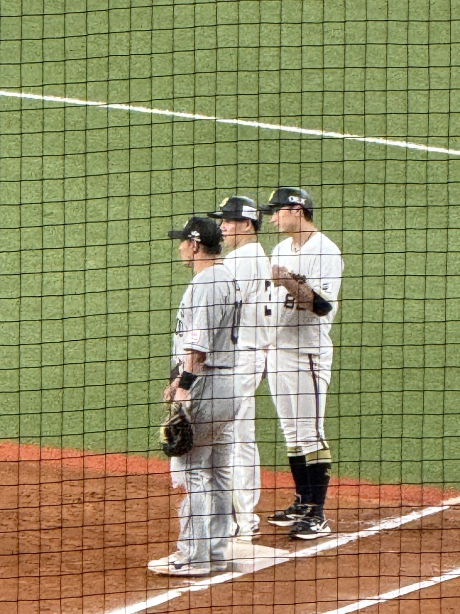 orix_pro_d's tweet photo. オリ達の
#安達了一
ここ1番♡ https://t.co/MvIi54W0Jj