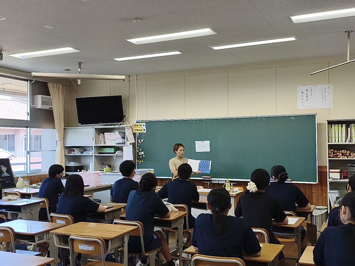 fpG2zWWMLHnnFma's tweet photo. #佐久市
 🌞本日【佐久市立 #中込中学校 創立７０周年事業「キャリアフェス〜中中生ってすごいぞ〜」】が開催され、妻が「旅館女将『旅館deヨガ』」で講師を務めました😊‼️ https://t.co/F41gSkK60j
