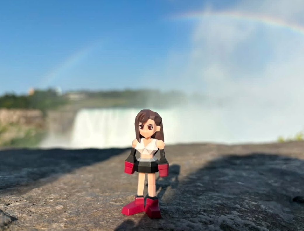 daemoriaxx's tweet photo. Took Tifa and Barret to Niagara Falls with me :) #ffvii https://t.co/w5k90zfwC0