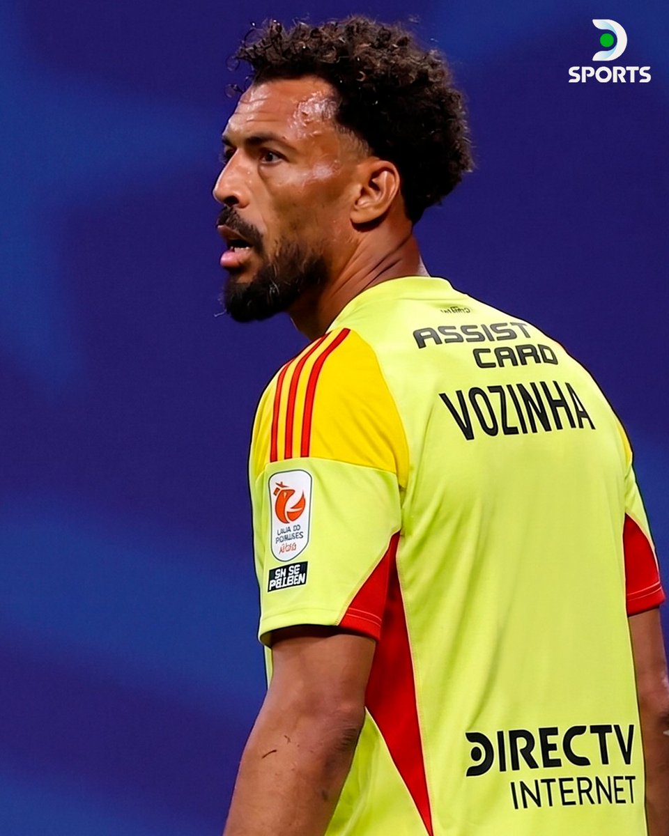 DSportsCL's tweet photo. VOZINHA ES DEL ALBO ⚫⚪
🇨🇻 Aníbal Mosa, presidente de Colo-Colo, confirmó que el club llegó a un acuerdo con el arquero de Cabo Verde para ser refuerzo del Cacique.
🗣️ "Ya tenemos la confirmación de su entorno y de su representación".
#EnLaPielDeColoColo https://t.co/GX0DOZBYaK