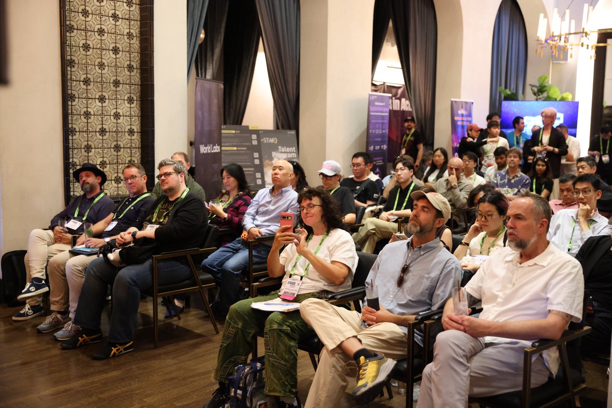 ChengxinYu27's tweet photo. Proud to have led the World Models & GenAI Mixer in LA during @siggraph , together with @theworldlabs and @tripoai 

600+ registrations. 200+ attendees.

From partnerships and promotion to branding and on-site execution, I helped bring it all together—and strengthened @ManycoreTech 's presence in the North American AI ecosystem.

Exhausting, exciting, and absolutely worth it. 🚀