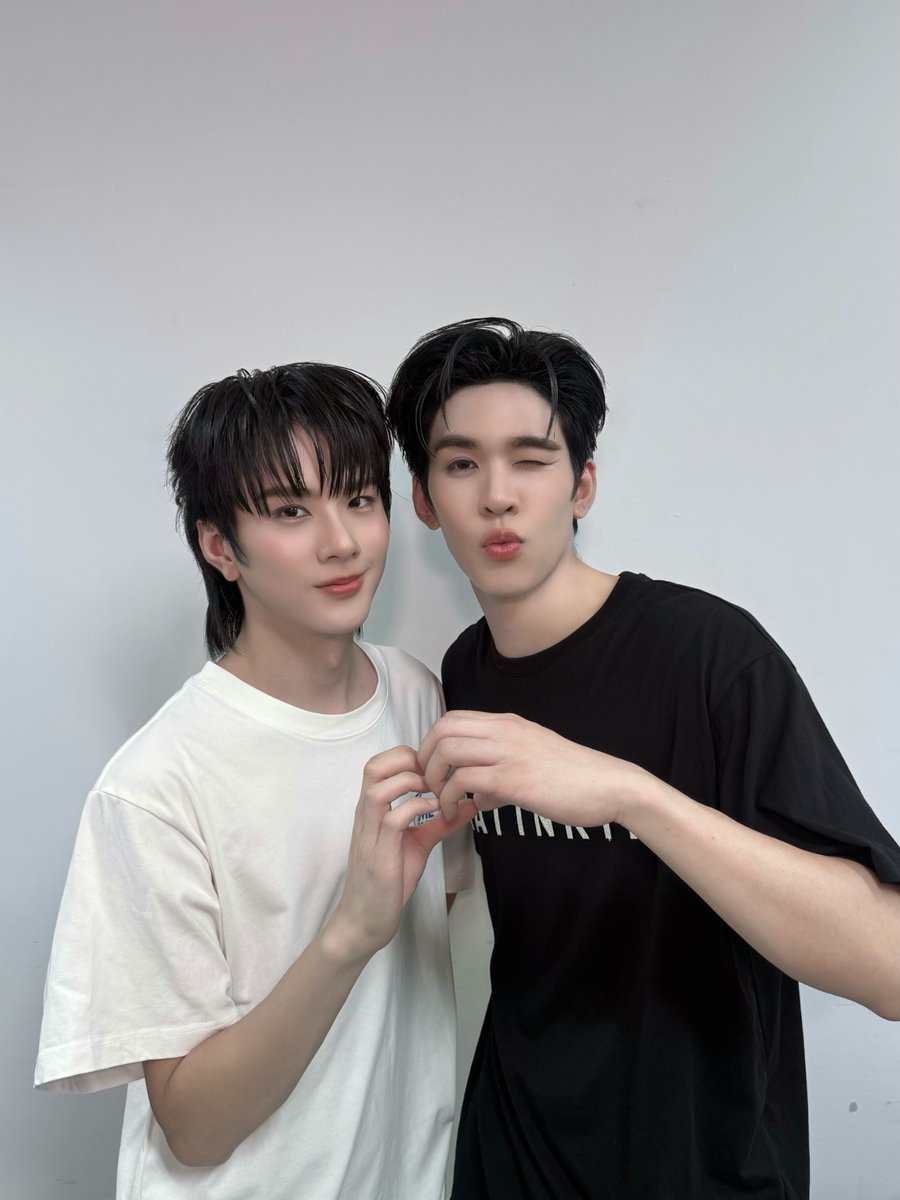 MrFanboySeries's tweet photo. รักสุดใจนายแฟนบอย Mr. Fanboy Series 📸

Good morninggg & Good byeee ka 🥰🥱

Q32 ~ เลิกกองแล้วคร่าาา แม้กองคิวนี้จะค่อนข้างโหด มันส์… 😚 แต่เด็ก ๆ ของเจ๊ก็สู้มิถอยจิง ๆ คร่าาา 👍🏻✨

และก็ขอขอบคุณกำลังใจจากแฟนบอยส์ แฟนเกิล์วส์ที่สู้ไปกับพวกเราด้วยนะคะะะ ทุกคนเองก็เก่งที่ฝุดเลยยย 👍🏻👍🏻👍🏻

MR FANBOY Q32
#รักสุดใจนายแฟนบอยQ32