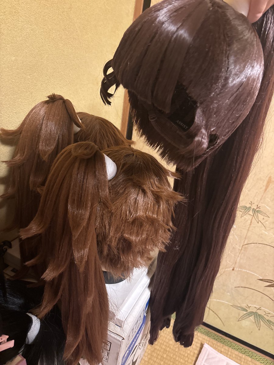 Rincoco258's tweet photo. 今日のウィッグ達はこり！！！！！
さて！！どうやって持っていきましょうかwwwwww https://t.co/buDQSzdi0v