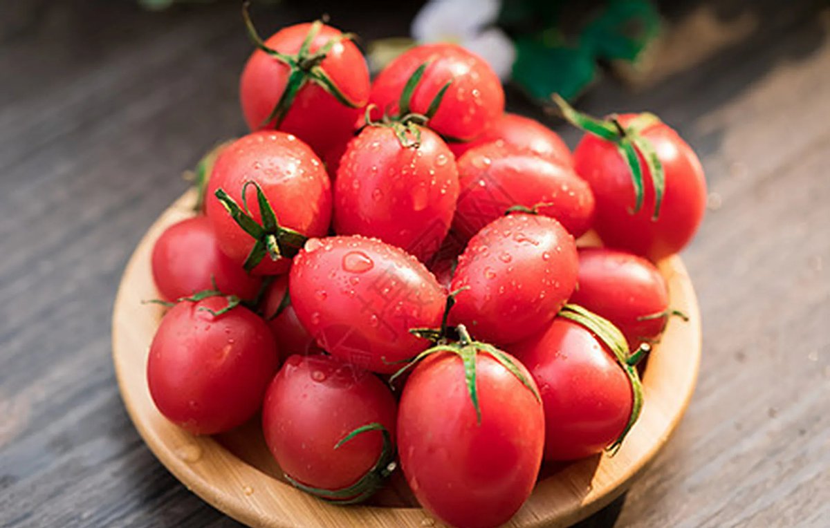 bfisher777's tweet photo. Just tried the new organic cherry tomatoes from the local farmers’ market! Super juicy, sweet, no weird aftertaste—perfect for salads or snacking. Highly recommend!， https://t.co/OQJWPeED5n