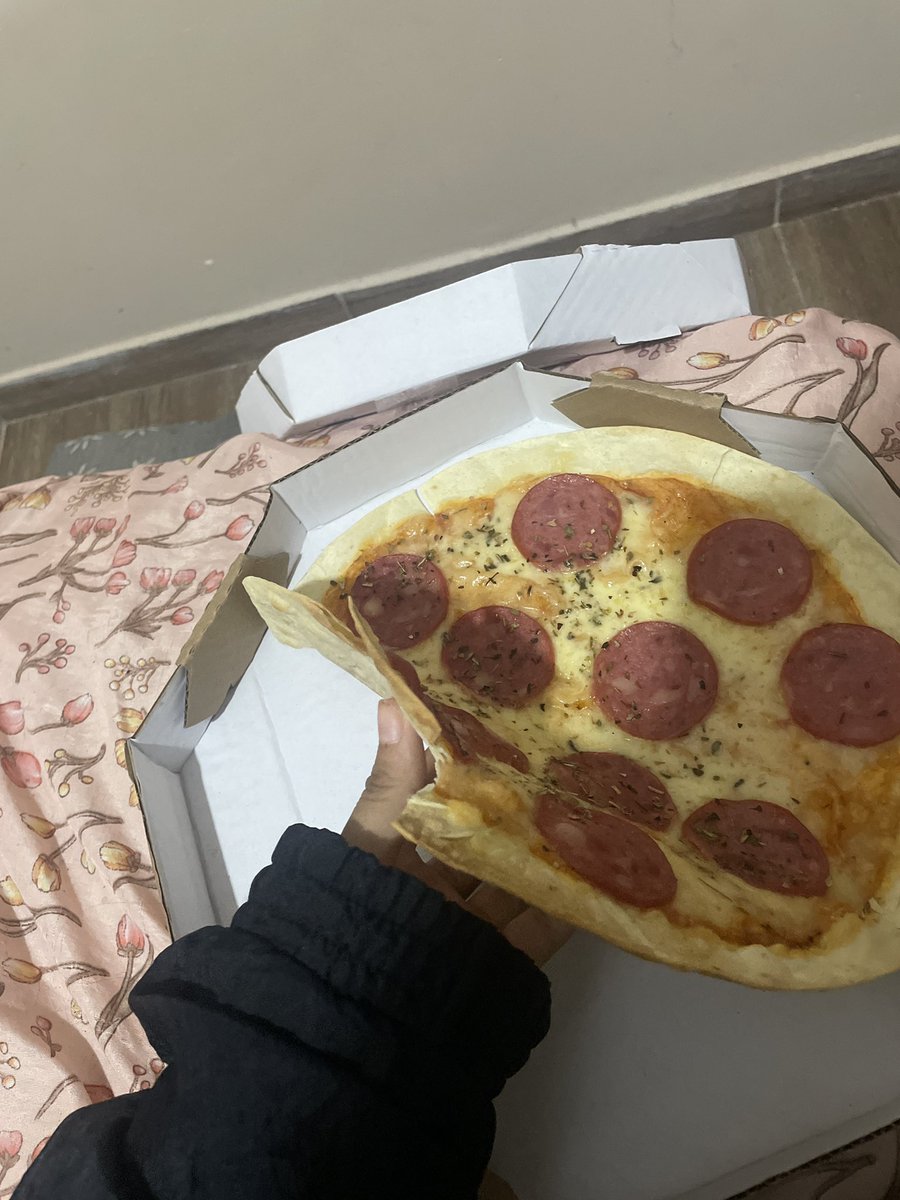 linelofrano's tweet photo. Valeu @voude99 pela pizza espetacular de rap 10 🙏🏾🙏🏾🙏🏾🙏🏾 https://t.co/MP31bLtdmY