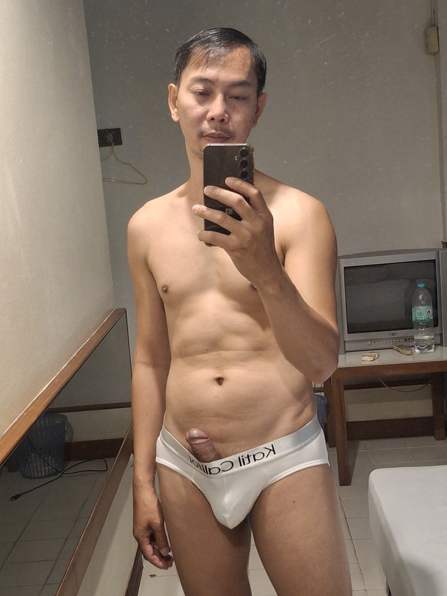 Jaboonyung's tweet photo. ควยแข็งมันก็ตุงๆ���้นกางเกงในหน่อยนึงครับ😛 https://t.co/25o27llwwE