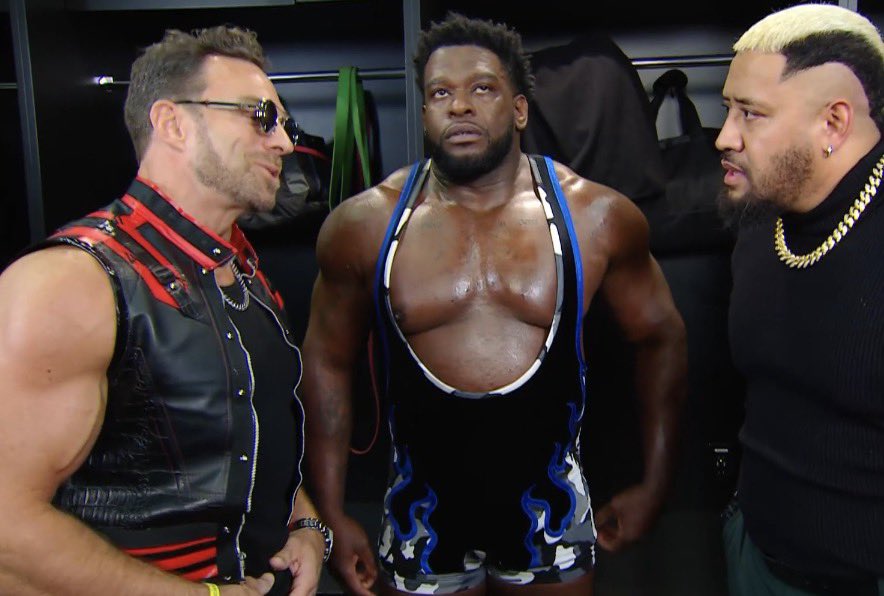 FadeAwayMedia's tweet photo. THESE 3 CANNOT GET ALONG MAN 😭

#Smackdown https://t.co/70JQtSgASQ