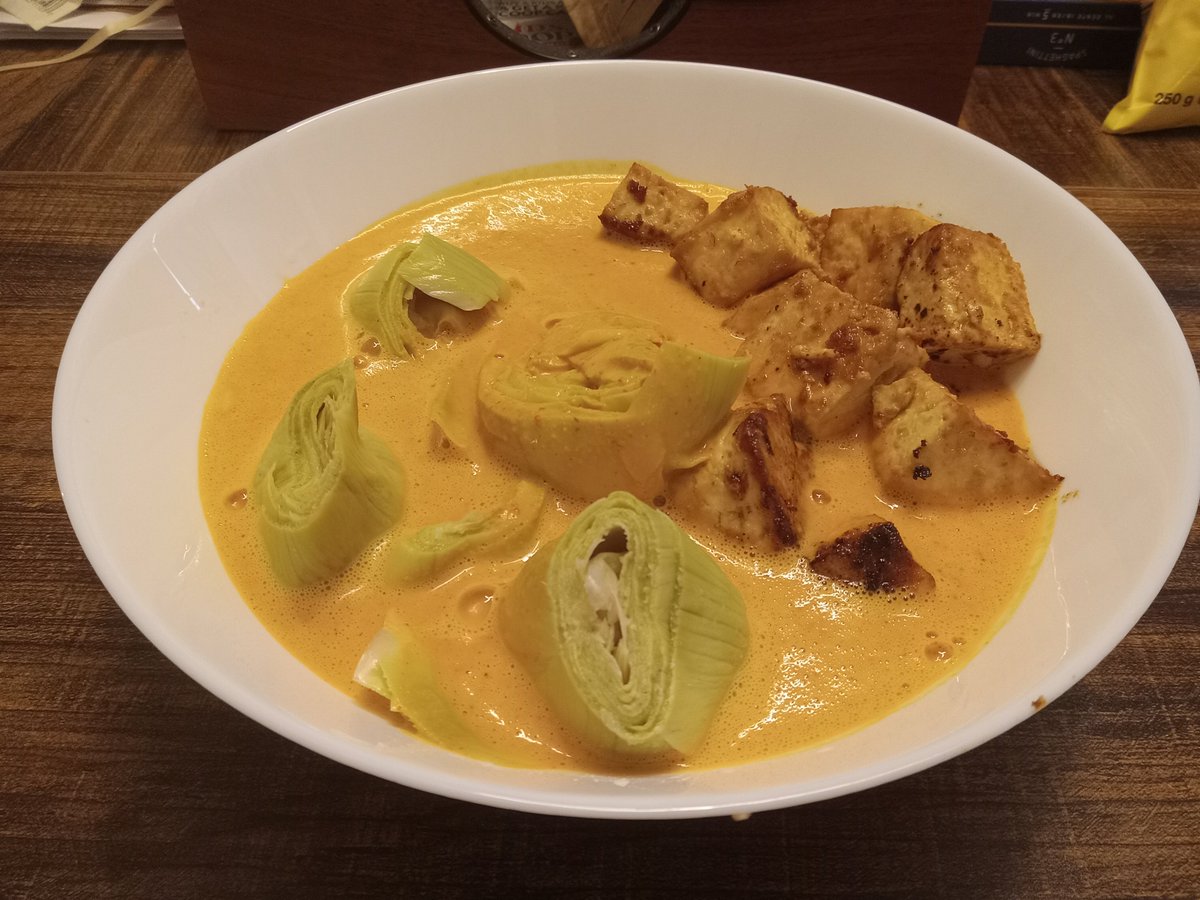 KevinRantala's tweet photo. If only I were rich, I would make proper vegan meals like this every day. https://t.co/of0IduShwE