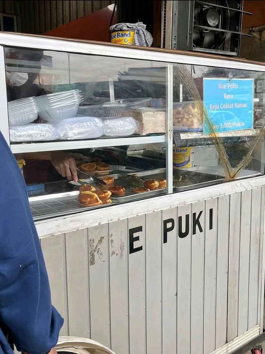 ipansepentin's tweet photo. kue apa tadi? https://t.co/FGYDD2ghdj