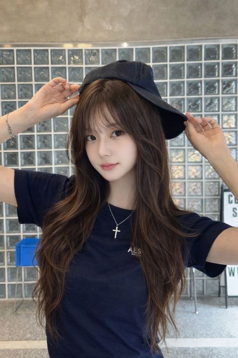 Jeachenry's tweet photo. Effortless street style navy tee, a playful cap, and long waves
Ewyq https://t.co/Gb4i8G2h9B