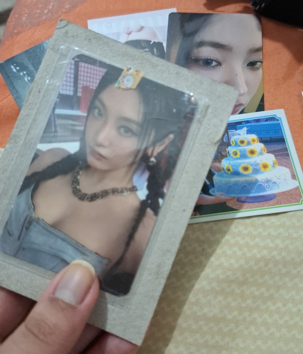 YukyIny tweet picture