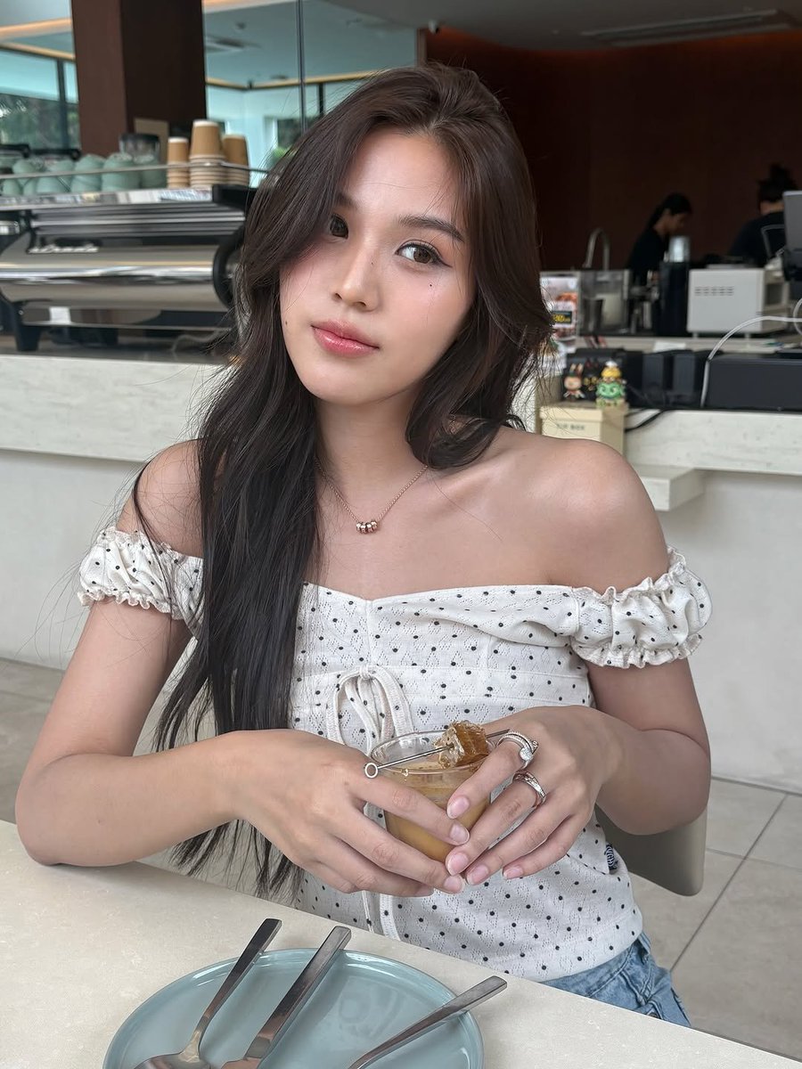 beningrasa's tweet photo. @TamagoPost ㅤ
𝐓𝐚𝐥𝐢𝐭𝐡𝐚 𝐀𝐧𝐣𝐚𝐧𝐢 𝐖𝐢𝐬𝐞𝐬𝐚 — 𝟐𝟎𝟎𝟏

Asli Yogyakarta tapi suka dikira teteh teteh Bandung. Kalian asli mana? 
ㅤ https://t.co/G68ki58EzJ