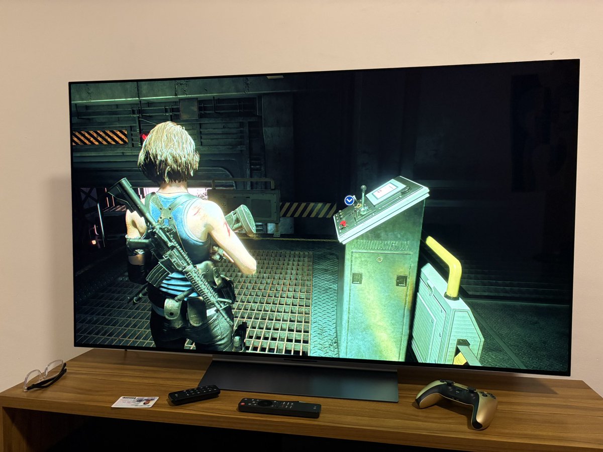 lyosha_br's tweet photo. Вспомнил что я еще не прошел RE3. С этой кончалкой времени на консоль еще меньше ) https://t.co/RyRIXuMDYY