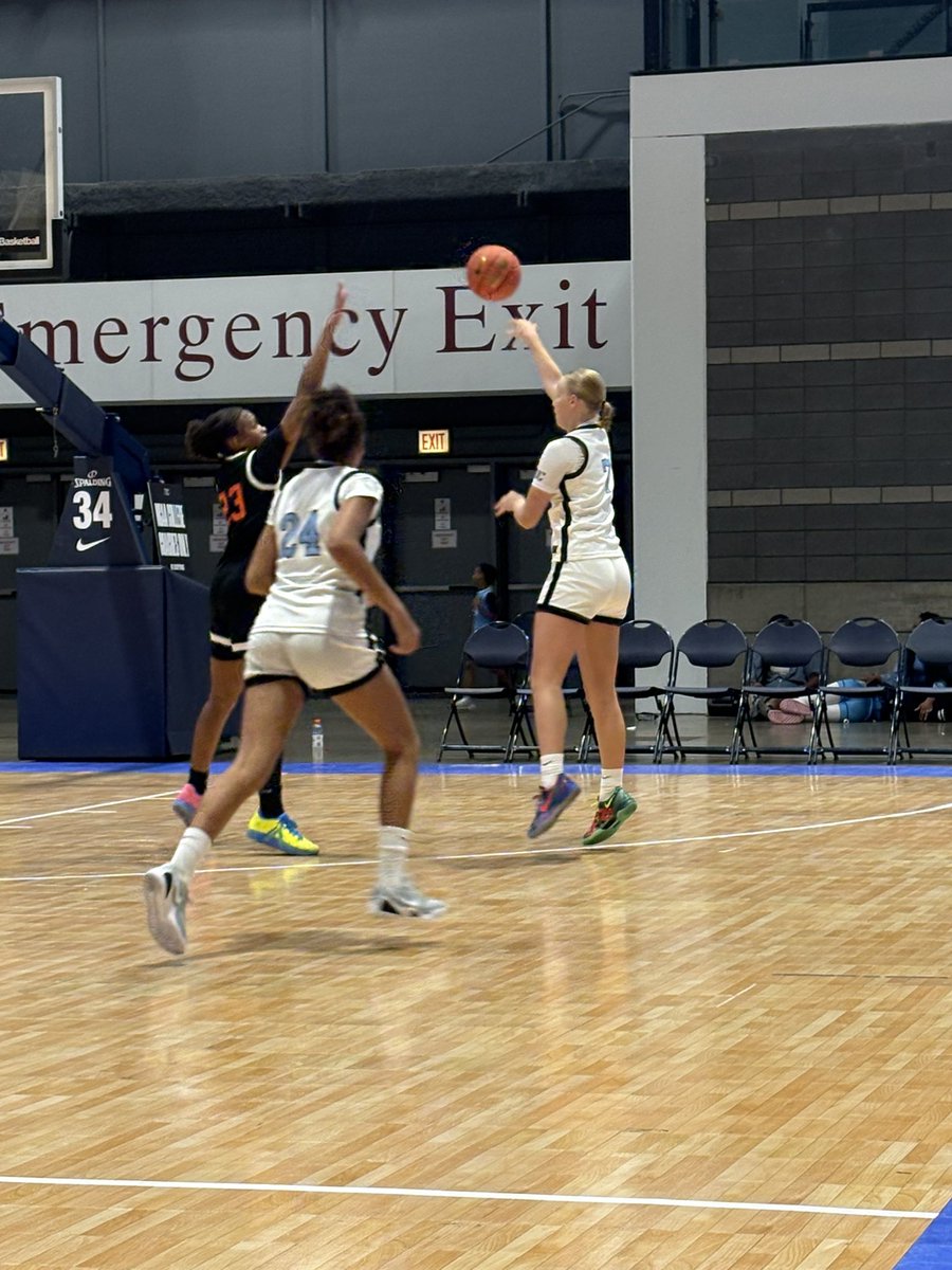 nelliesuliburk's tweet photo. Game one. Game won. #EYBLJr #NikeNationals 36-33 against Team Takeover. https://t.co/3PIWDDhScx