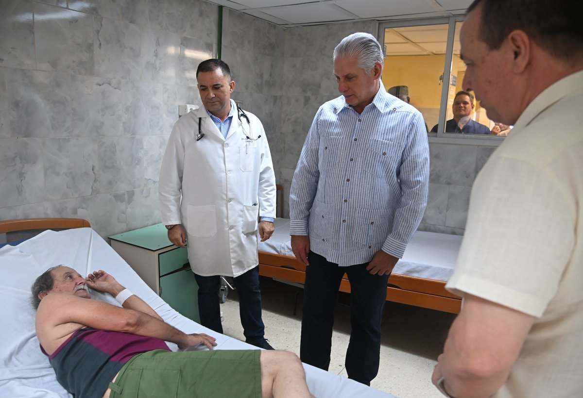PortalMirandaJA's tweet photo. 🇨🇺 Junto al Presidente @DiazCanelB recorrimos el Hospital Docente Clínico Quirúrgico Joaquín Albarrán, donde con profesionalidad y entrega sus trabajadores sostienen servicios vitales para nuestro pueblo.
Compromiso y sensibilidad son fortalezas de la #Salud en #Cuba. https://t.co/CpiW6CGtyO