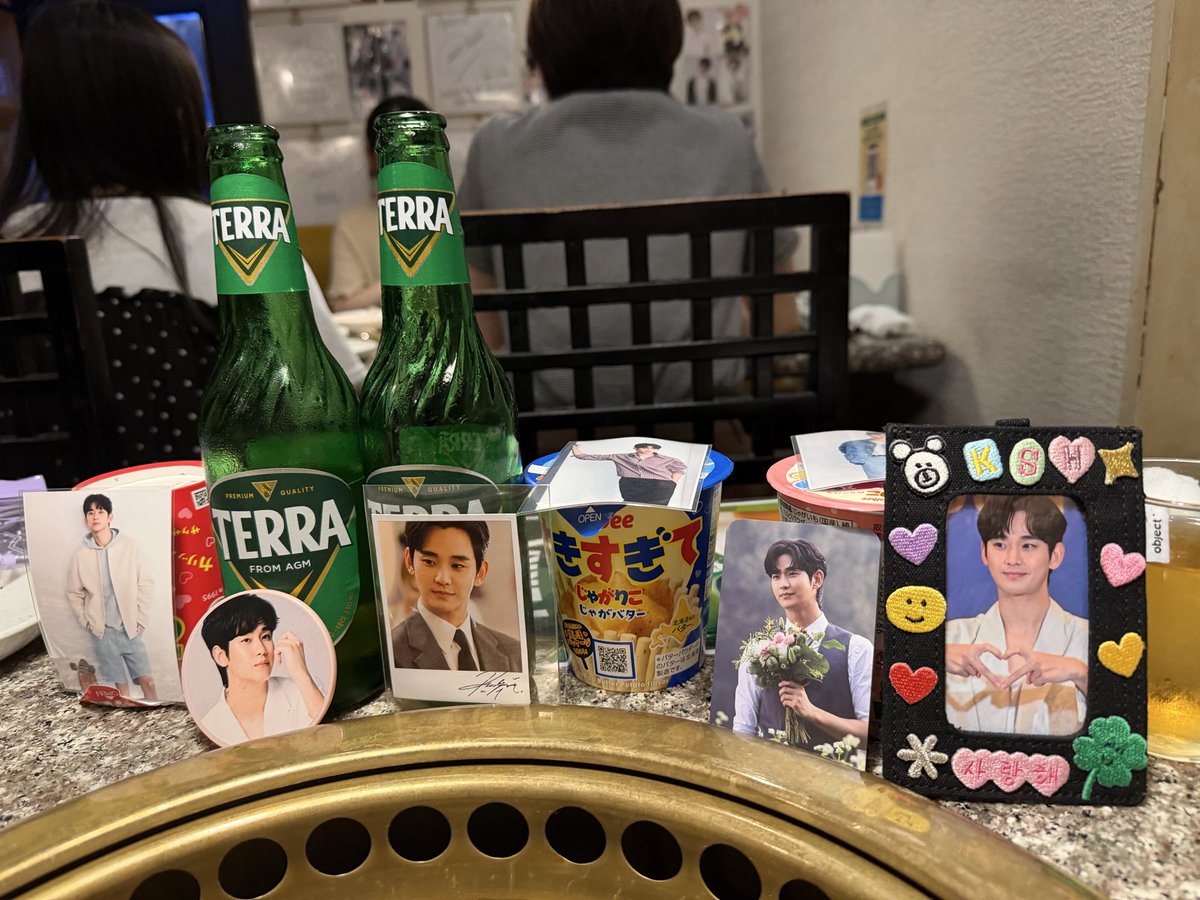 mlaekoi's tweet photo. 渡韓されている方からのサイネージ映像や事務所訪問の写真など、こちらまで行った気にさせてくださり感謝です。TLがスヒョン愛に溢れています🫶みなさん気をつけてお戻りください。

昨日は、出張先から渋谷に直行してサイネージを見て、すぐに新大久保に移動して友達とお祝いしました✨
秒刻みの早技に我ながら驚く😳まだ結構走れる私❣️

これからもスヒョンさんの健康と幸せを祈り、応援します♥️
#knockoff 楽しみに待っています‼️

#TrueInEveryMoment
#김수현데뷔19주년축하해
#김수현너의모든순간을응원해
#KimSooHyun19thDebutAnniversary

#キム・スヒョン
#KimSooHyun
#김수현
#金秀賢
#WeStandWithKimSooHyun