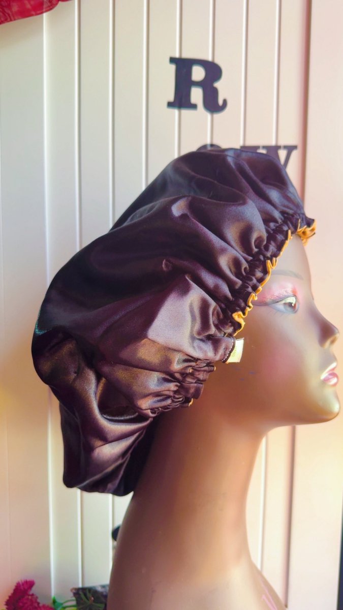 MH80859187's tweet photo. Royal bonnets https://t.co/ql3Edaygf1
