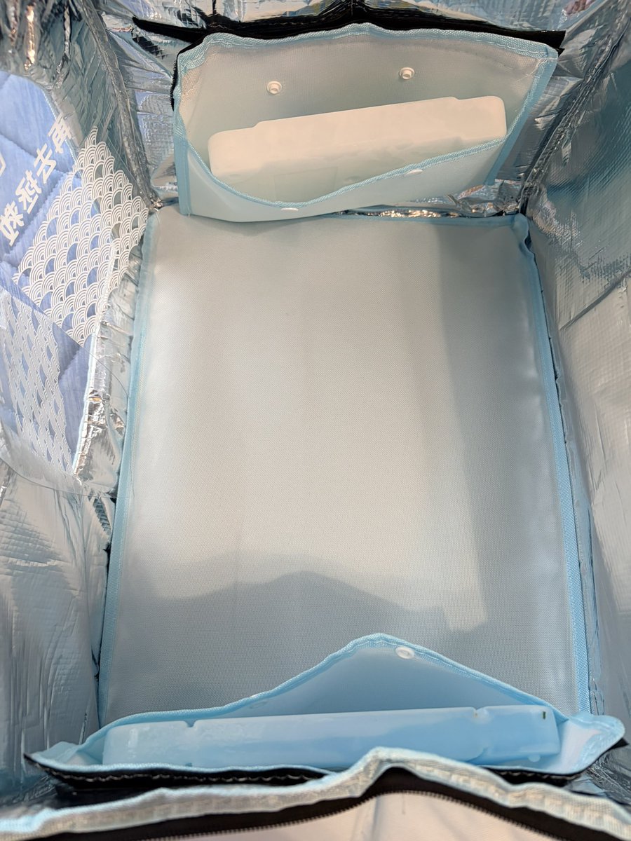 mkitcha246's tweet photo. 停電対策でペット用の保冷ハウス買ってみました。C国から届いたのでめっちゃ不安感あったけどとりあえず冷えそう。
保冷剤が効いてない時は逆に危ないので見守りながら使用の非常用ですね〜🤔
 #フェレット  #暑さ対策 https://t.co/dM1QP7duzC