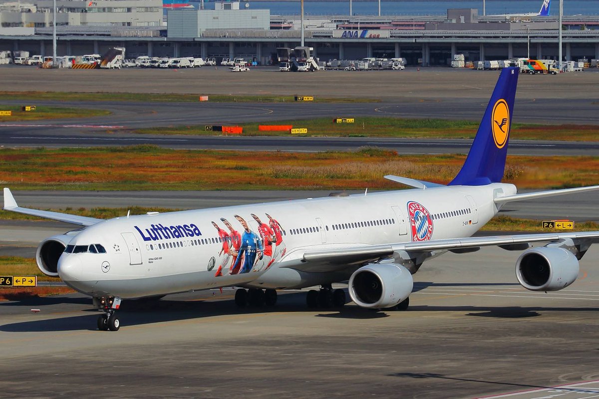 Sange_Akira's tweet photo. 2016/11/17
Lufthansa🇩🇪
Airbus A340-600
D-AIHK
(FC Bayern München)
Tokyo International Airport
(Haneda)
RJTT/HND
#BayernMünchen #lufthansa
#A346 #airbus #airlines #aviation
#hanedaairport
#羽田空港 https://t.co/6olaxQKbLZ