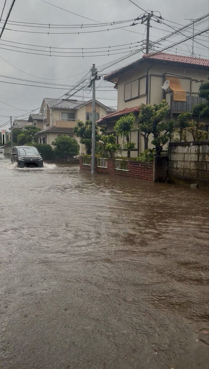 PINONATTSU's tweet photo. 7/24ゲリラ豪雨直後💦
凄かった。

＃ゲリラ豪雨
＃冠水 https://t.co/VoHZKVmgh5