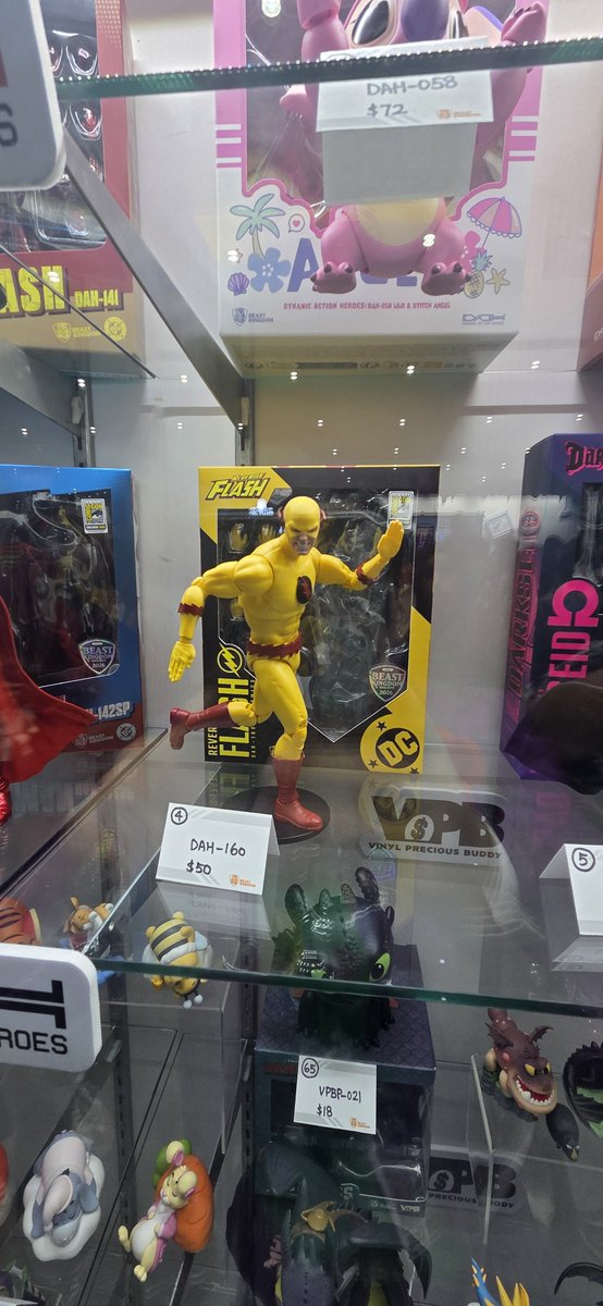 Superboycastro's tweet photo. @TheeUncleJerry Beast kingdom absolute universe batman prototype, darkseid #beastkingdom #sdcc #sdcc26 #absolutedc #dc https://t.co/82knv5HwSV