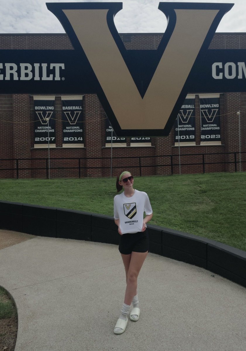 Anika_M5's tweet photo. Thankful for an awesome day @VandySoccer ID Camp! I loved the competitive environment, the coaching, and the chance to learn from such a great staff. Thank you for having me! ⚽️🤍⚓️ #anchordown #SEC #winger #classof2029 https://t.co/1ylwm60yMc