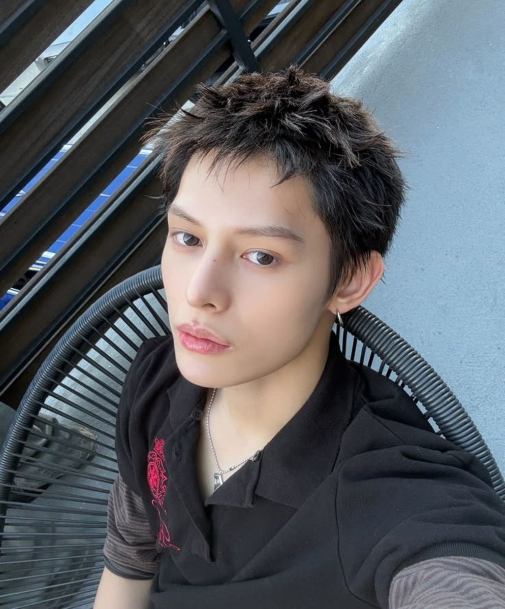 deftotin's tweet photo. ignoren el hecho d q no imite la pose ya ✌🏻✌🏻 #coerselcaday #cosd #james https://t.co/eZVOzvpvA9