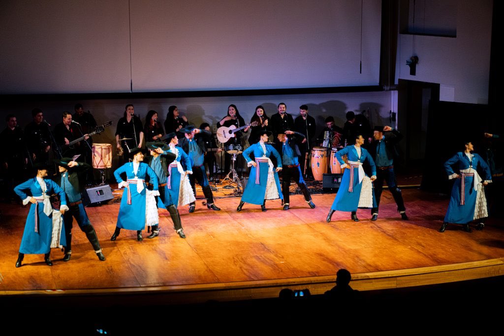 InformaAlMinuto's tweet photo. Compañía Folclórica de Valdivia llevará la cultura chilena a Europa con gira por Italia, Hungría y Serbia

https://t.co/nZE9VcP2Ot #ValdiviaCL https://t.co/vUYQEqqyMX