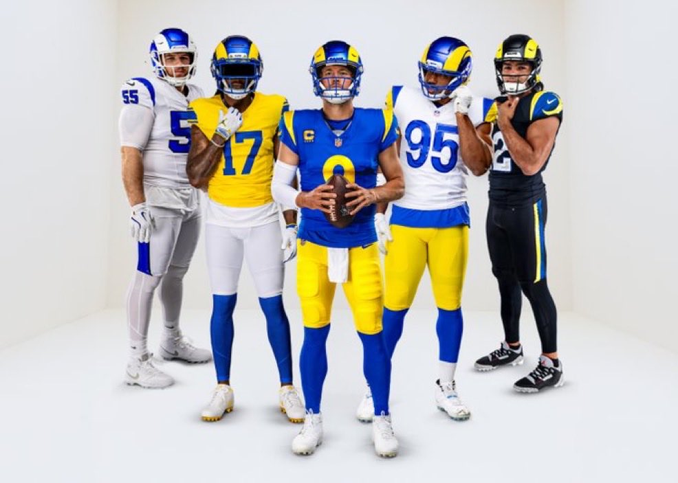 BurdenEraa's tweet photo. Which championship favorite team is more likely to not get a ring? https://t.co/iqdlKB0OWK