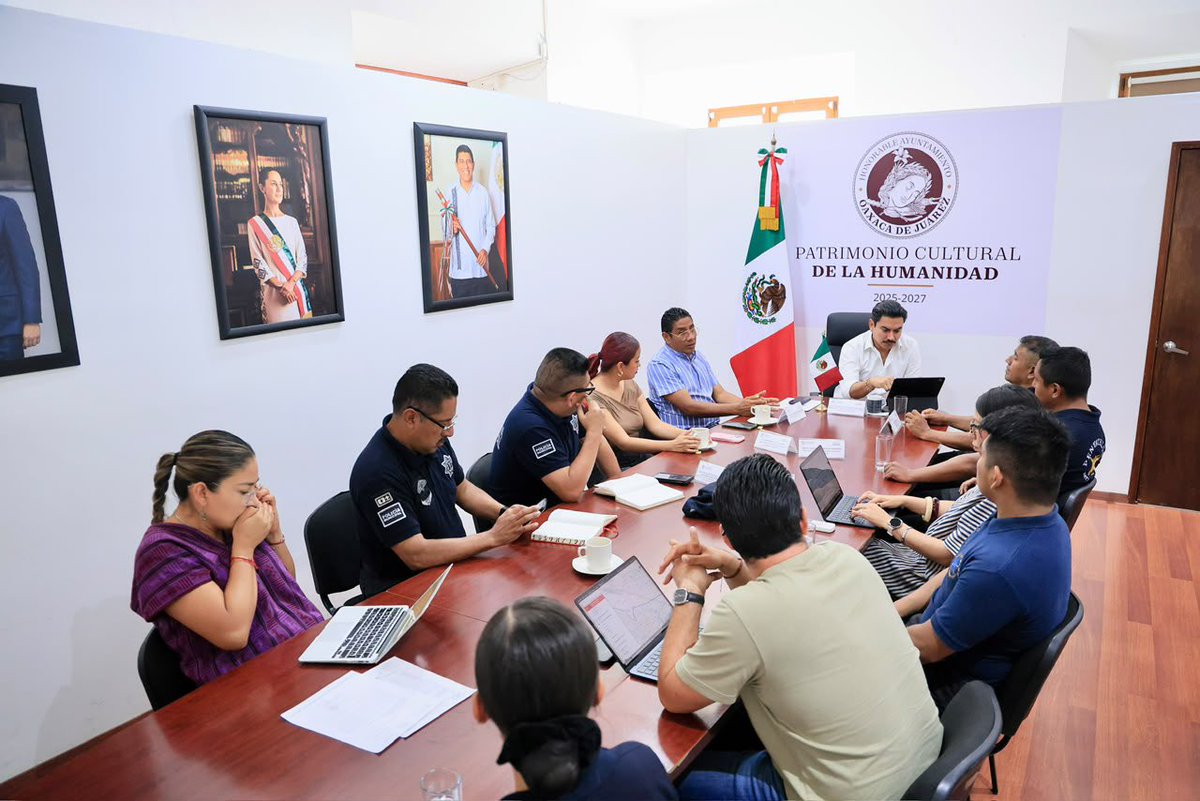 raychagoya's tweet photo. 🤝 Nos reunimos con integrantes del Pentathlón Zona Oaxaca  para dar seguimiento al trabajo coordinado que impulsa los valores y la participación de las juventudes.

También avanzamos en la organización del próximo Encuentro Nacional, que tendrá como sede Oaxaca de Juárez.

Seguimos sumando esfuerzos para que nuestra capital reciba grandes eventos. 🇲🇽

#OaxacaDeJuárez #VecinasYVecinos