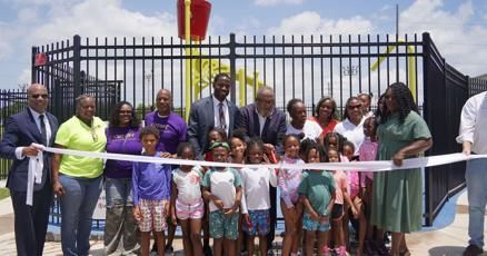 NOLAnews's tweet photo. $1 million 'splash pad' opens in Algiers to help kids cool off in the summer. 'Only the beginning.' https://t.co/0sonslx95l https://t.co/DfEKzSBSbw
