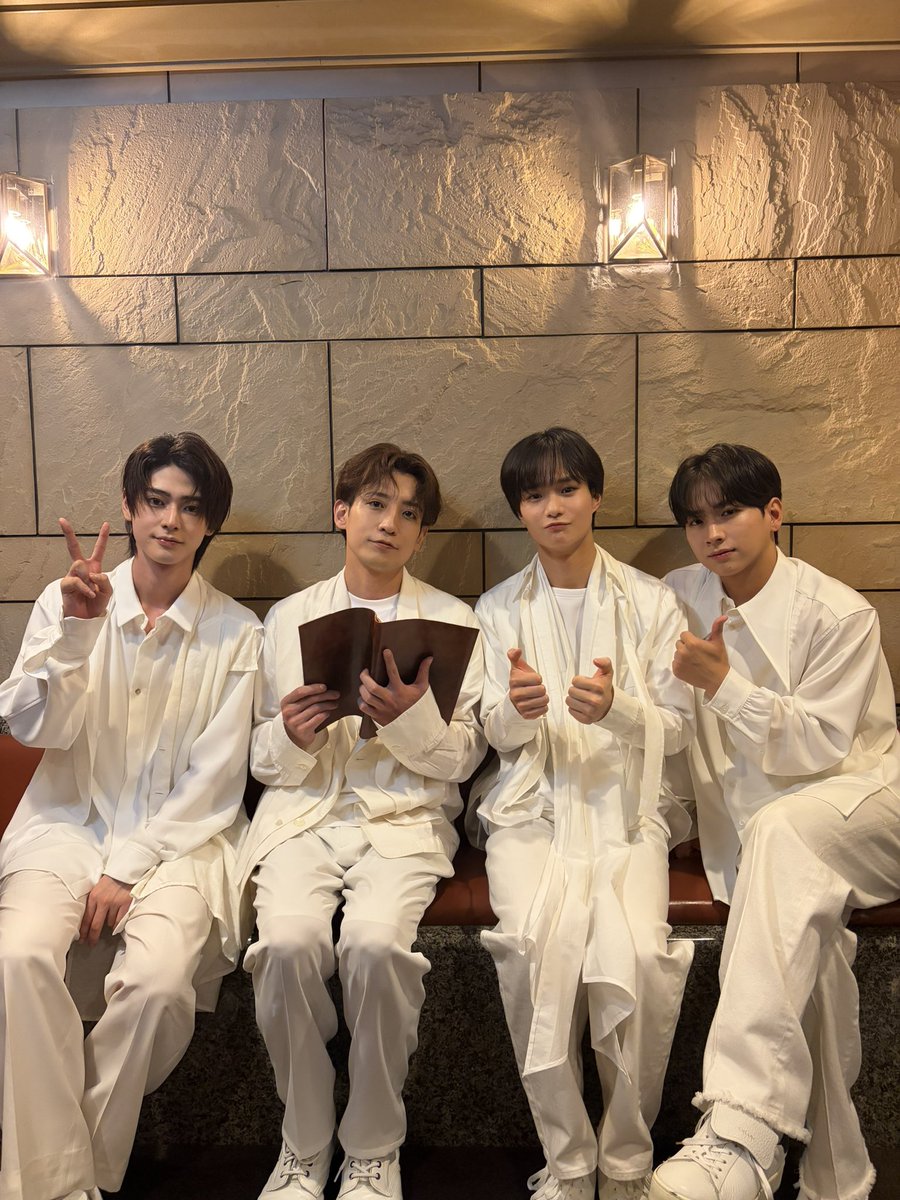 chanjin0116's tweet photo. おはようございます☀
昨日は朗読劇ROOM2026初日でした🥂
キラキラした皆様と温かいお客様のお陰で
素敵な初日を迎えられて幸せでした！

本日はROOM２日目
ゴーバス振りの達央兄との共闘
大暴れになる模様です🫣 https://t.co/fOgOuEQIjM