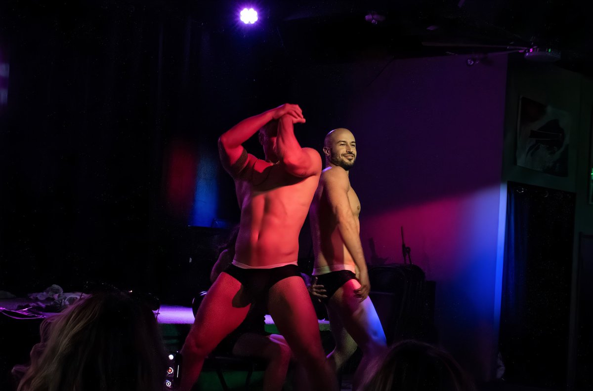 mennextdoorunc's tweet photo. Happy Friday! 🎉 Time to make tonight count. 😉

#MenNextDoorUncovered #GirlsNightOut #MagicMikeExperience #MaleDancers #NightOut https://t.co/vGZuqbrZFR