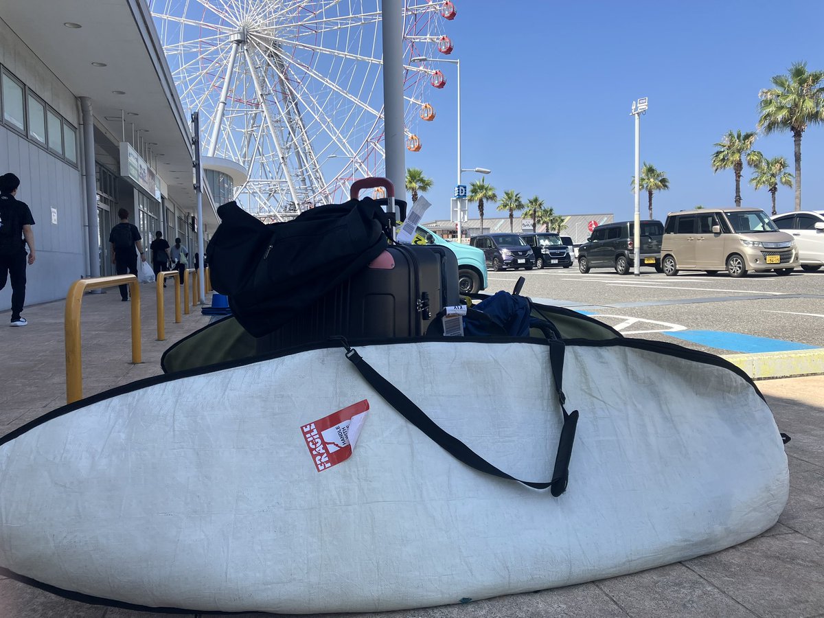 wk21345365's tweet photo. それか荷物置いて。と言ってる途中で荷物置いてる友 https://t.co/W1oy8diGdd