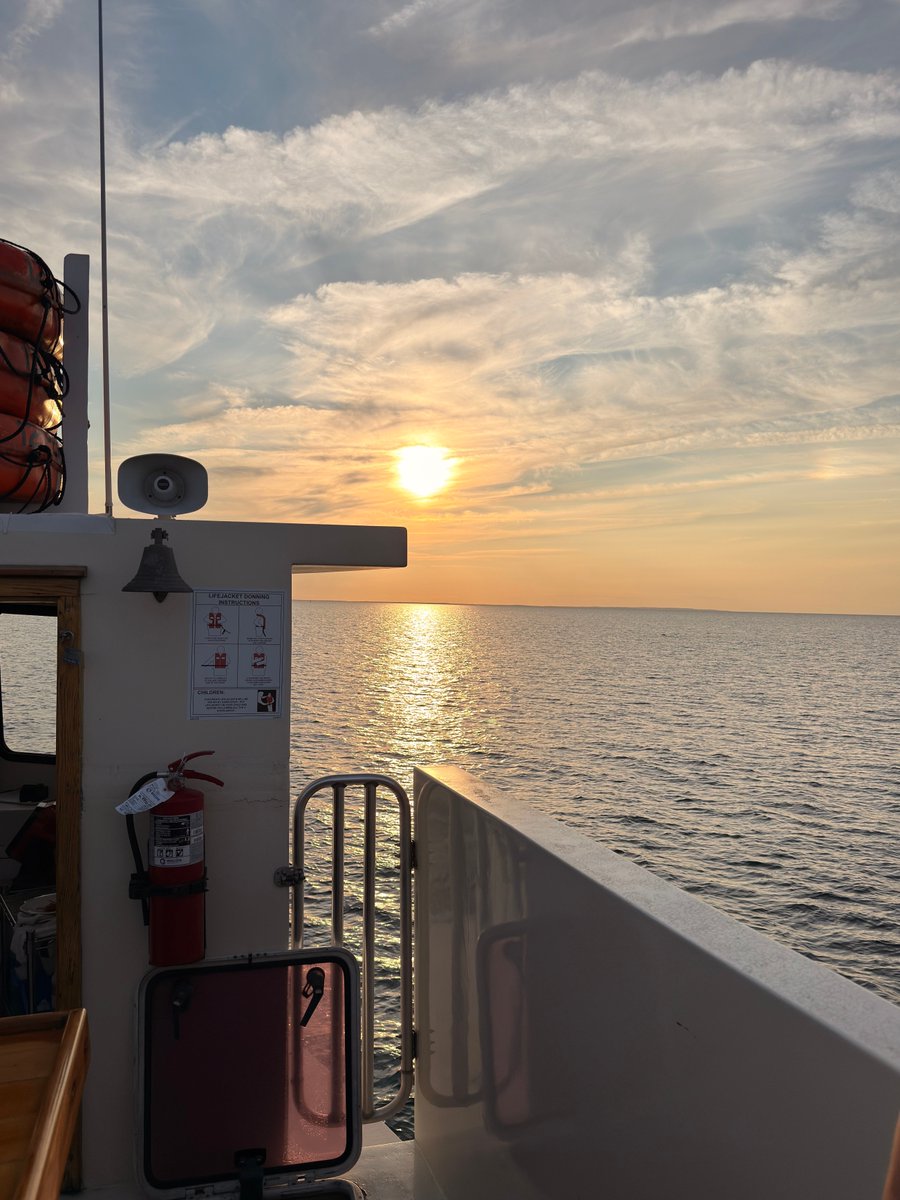 mmuhlfelder's tweet photo. A different perspective on a #capecodbay and #calmocean to kick off the weekend https://t.co/CckRwAdH7i