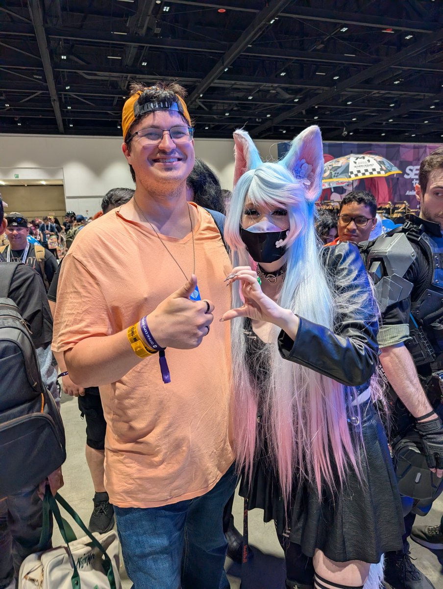 JamesRadtkexXx's tweet photo. Nothing is quite as cool as getting to meet your oshi @_Silvervale_ 🎉🎊 https://t.co/fV7sYWelaV
