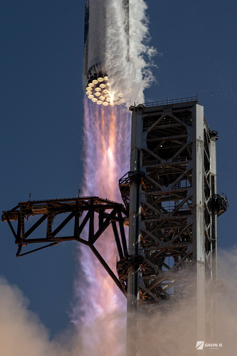 tweetsiphotos's tweet photo. 33 Raptors - Starship Flight 13

📸 @LaunchHeavenX https://t.co/CveToSjS0r