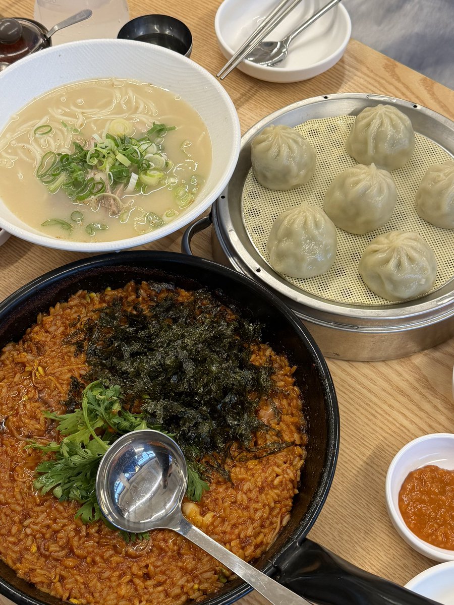 yotteuz's tweet photo. 제주도에서 열심히 먹고옴 https://t.co/nTePObCVXQ