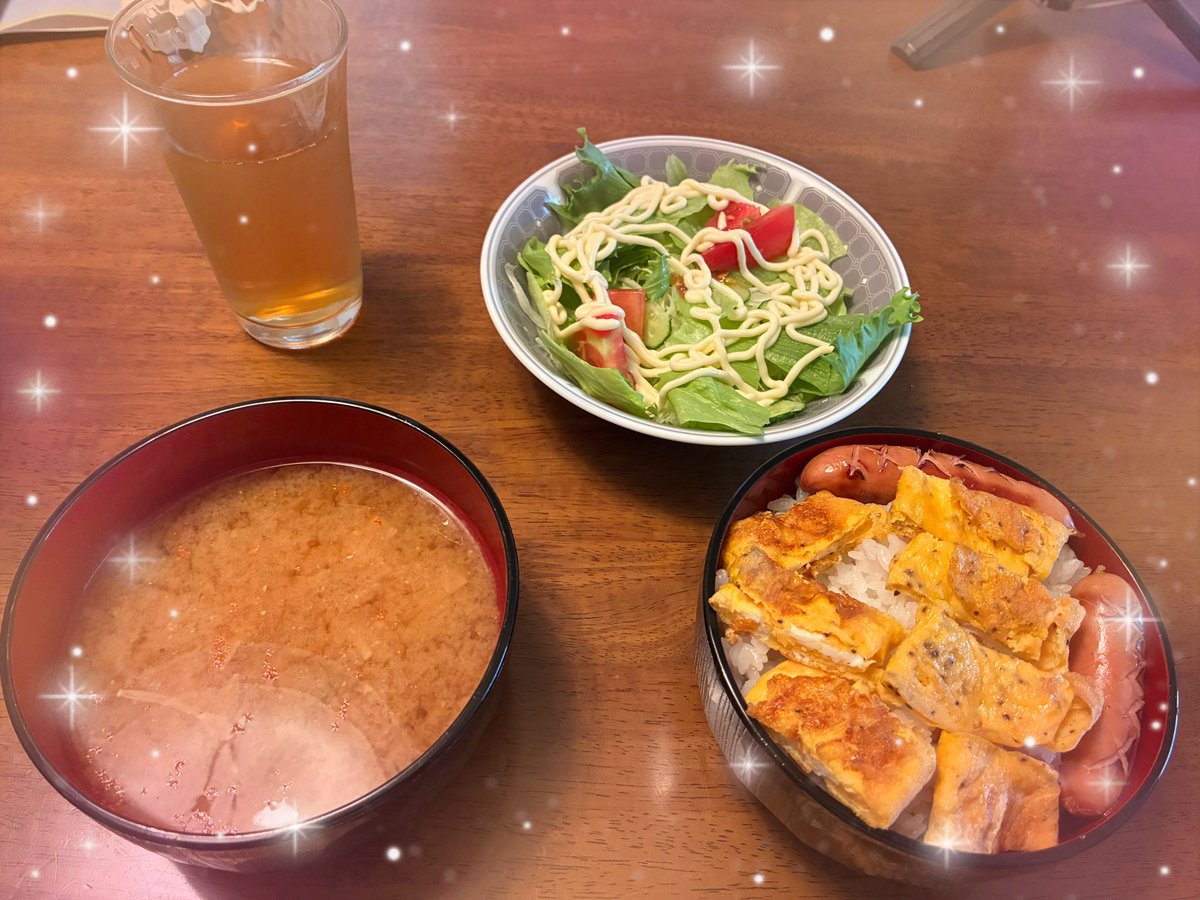 ilsthta's tweet photo. ☆🫶今日朝ごはん🫶☆

☆ご飯普通盛
☆えのきの味噌汁
☆キャベツレタスキュウリトマトサラダ
☆どくだみ茶 https://t.co/UXVB6HQtNe