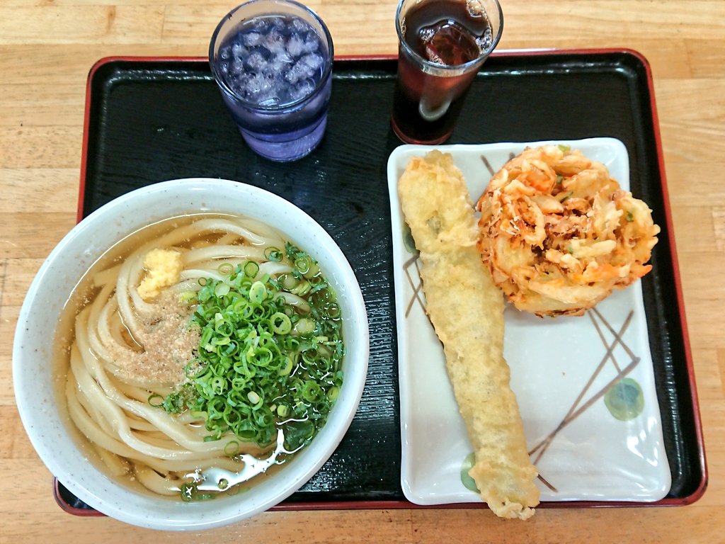 hotspace00's tweet photo. 朝飯

まいどで、冷やかけ中と穴子天と野菜かき揚げ

眠すぎるシャワー浴びて寝よ…と呟こうとして何度も意識を失っている😗 https://t.co/LauZncfYJJ