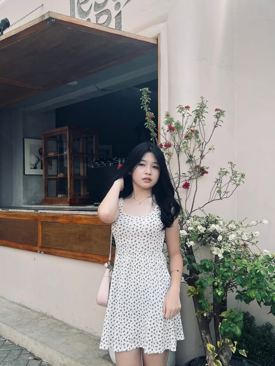 1235996m's tweet photo. hallo Jogja lia ready yaa 💌📱
#bojogja #availjogja #openbojogja https://t.co/gpwY7nMUir