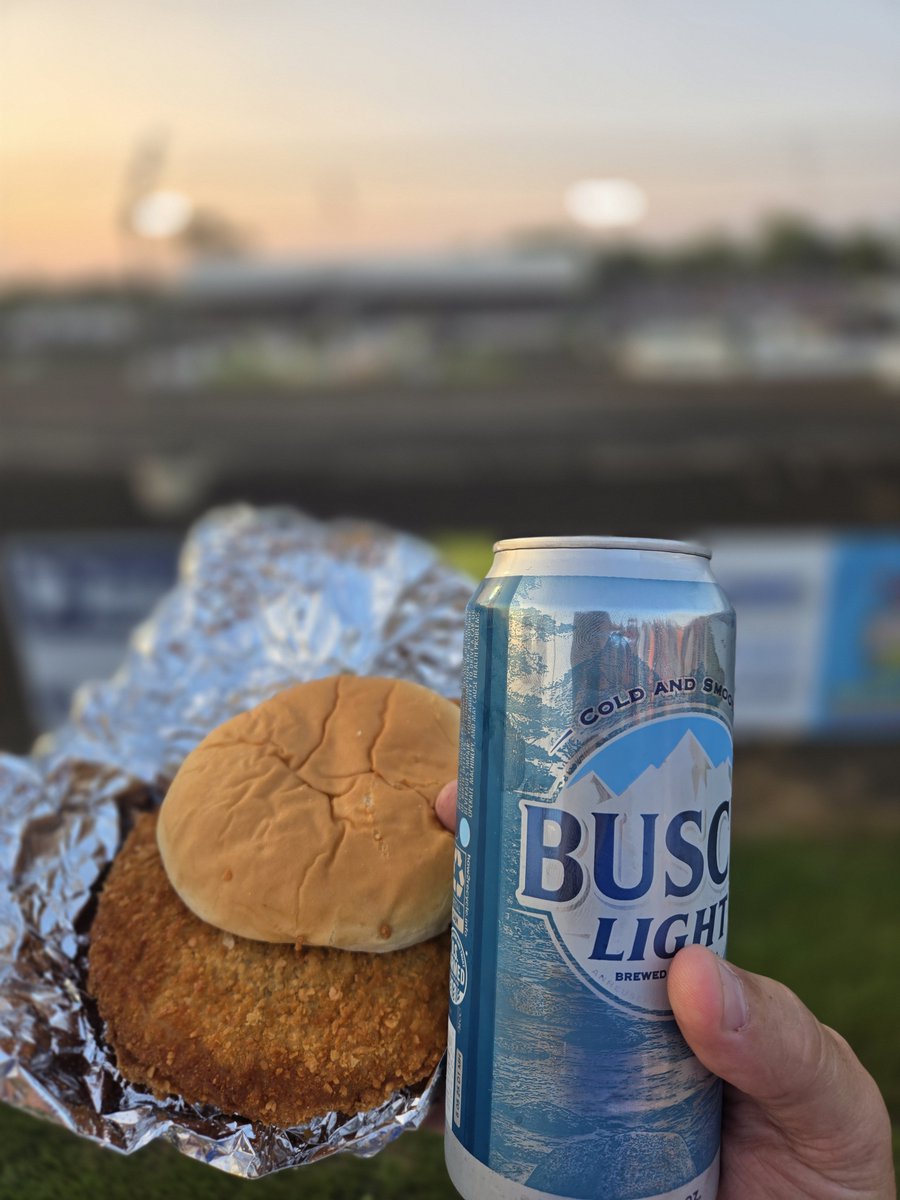KyleLeeZach's tweet photo. Track Snacks
Fairbury American Legion Speedway
Fairbury, IL
Tenderloin: 8.4
In stock after Quali. Above average. Good crisp.
Busch Light: 10.0
Ice Cold. Refreshing.
@CoreyLaJoie @SkipFlores @BuschBeer
#tracksnacks #stackingpennies
#stackingpenniesperformance https://t.co/BoJCUqJicI