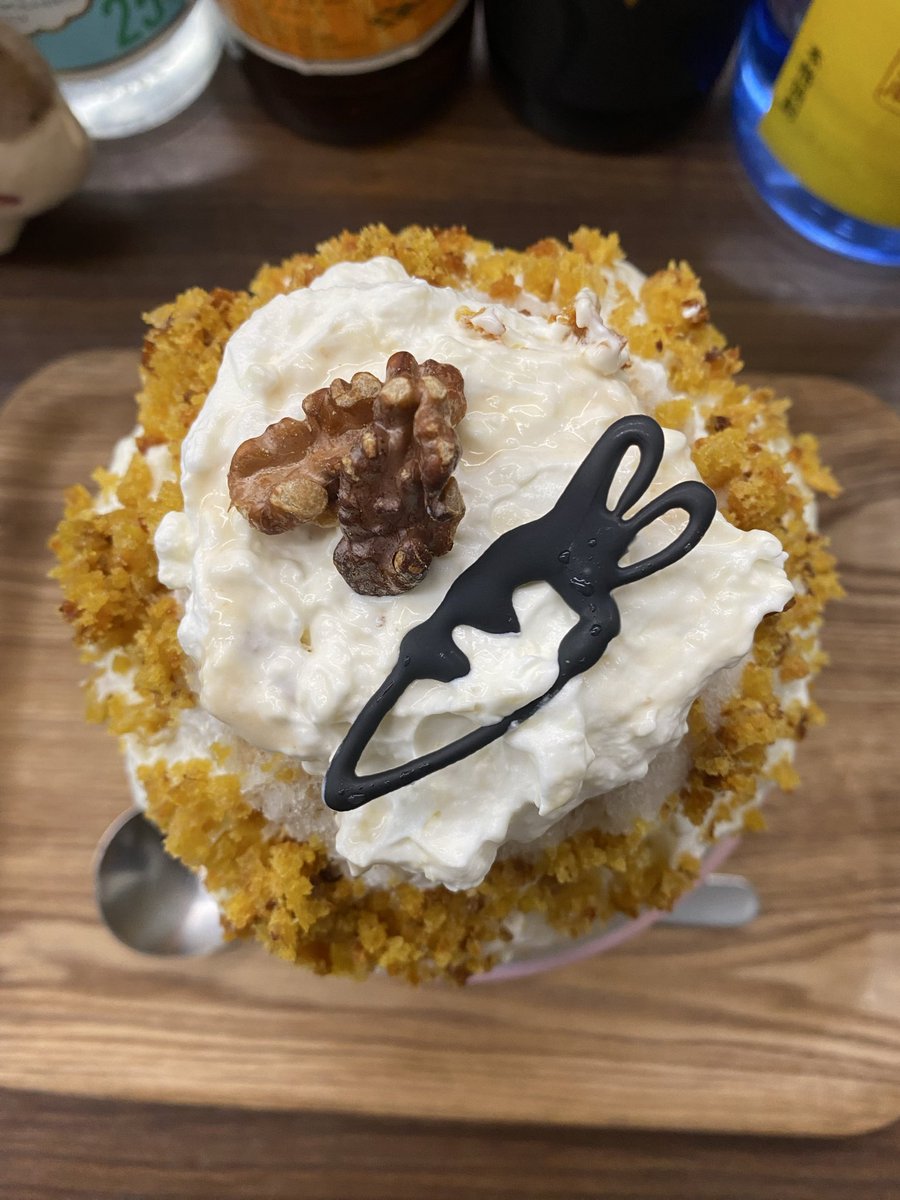 kco_toh's tweet photo. 2026.7.23  ツキトクルミ　さん
「キャロットケーキをイメージしたかき氷」　想像を超えてくるキャロケ感が最高！キャロケと言えばのクリームチーズフロスティングも存分に楽しめます（中にも入ってる）そぼろ状のキャロケはもしや自家製？にんじん型チョコも可愛よ https://t.co/NfMXGljZYE